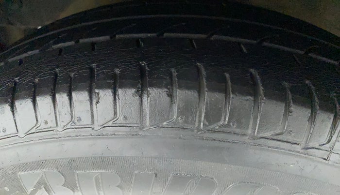 2015 Hyundai i10 SPORTZ 1.1, Petrol, Manual, 35,473 km, Left Front Tyre Tread