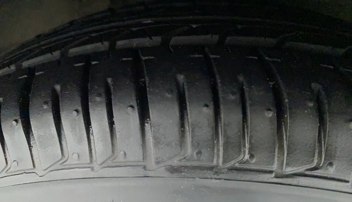 2015 Hyundai i10 SPORTZ 1.1, Petrol, Manual, 35,473 km, Right Front Tyre Tread