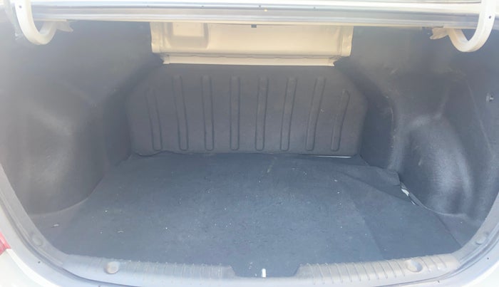 2013 Hyundai Verna FLUIDIC 1.6 VTVT SX, Petrol, Manual, 70,493 km, Boot Inside