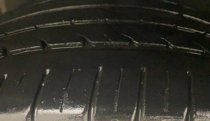 2013 Hyundai Verna FLUIDIC 1.6 VTVT SX, Petrol, Manual, 70,493 km, Left Front Tyre Tread