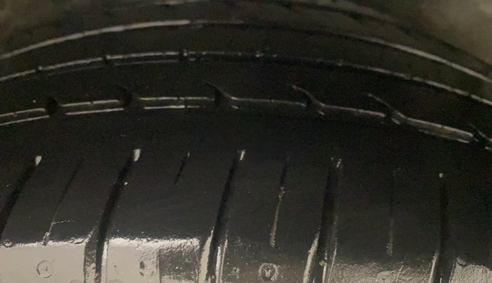 2013 Hyundai Verna FLUIDIC 1.6 VTVT SX, Petrol, Manual, 70,493 km, Left Rear Tyre Tread
