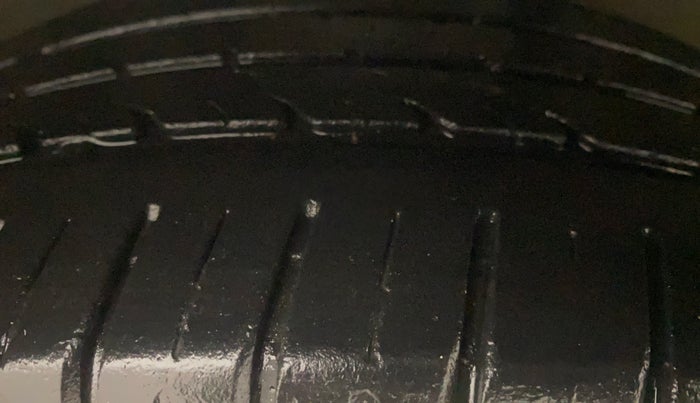 2013 Hyundai Verna FLUIDIC 1.6 VTVT SX, Petrol, Manual, 70,493 km, Right Front Tyre Tread