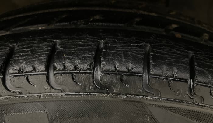 2016 Renault Kwid RXT 0.8, Petrol, Manual, 35,792 km, Right Front Tyre Tread