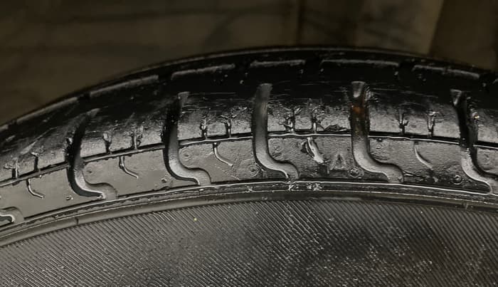 2016 Renault Kwid RXT 0.8, Petrol, Manual, 35,792 km, Left Rear Tyre Tread