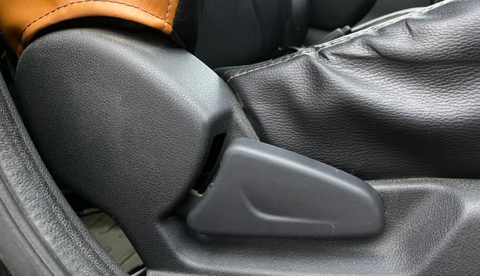 2016 Renault Kwid RXT 0.8, Petrol, Manual, 35,792 km, Driver Side Adjustment Panel