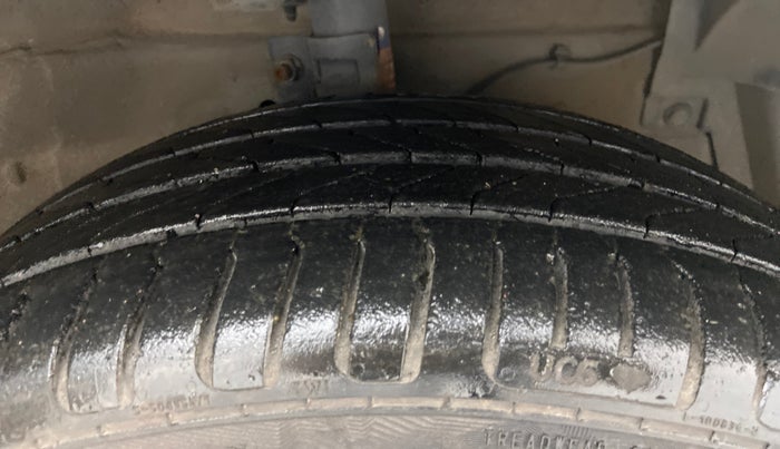 2015 Maruti Ciaz ZXI+, Petrol, Manual, 1,13,815 km, Right Front Tyre Tread