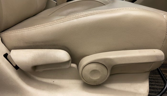 2015 Maruti Ciaz ZXI+, Petrol, Manual, 1,13,815 km, Driver Side Adjustment Panel