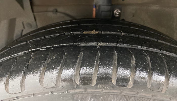 2015 Maruti Ciaz ZXI+, Petrol, Manual, 1,13,815 km, Left Front Tyre Tread