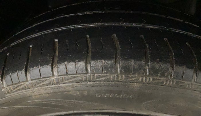 2017 Honda Amaze 1.2L I-VTEC S OPT, CNG, Manual, 52,149 km, Right Front Tyre Tread
