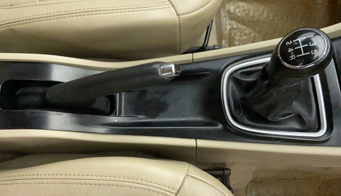 2016 Maruti Ciaz ZXI PLUS, CNG, Manual, 93,550 km, Gear Lever