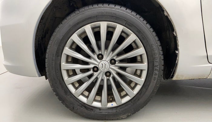 2016 Maruti Ciaz ZXI PLUS, CNG, Manual, 93,550 km, Left Front Wheel