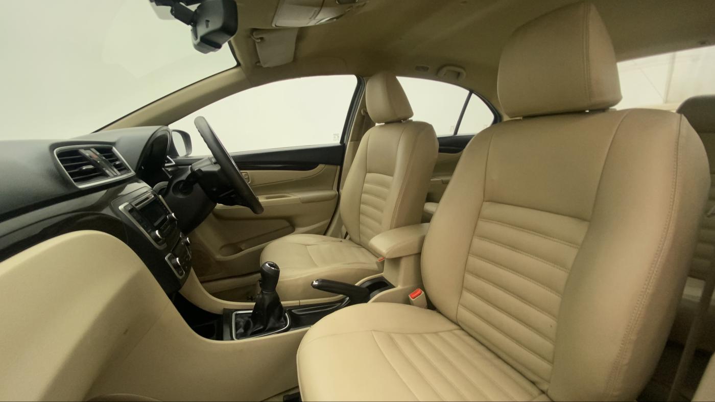 2018 Maruti Ciaz ZETA 1.4  MT PETROL, Petrol, Manual, 87,680 km, Right Side Front Door Cabin