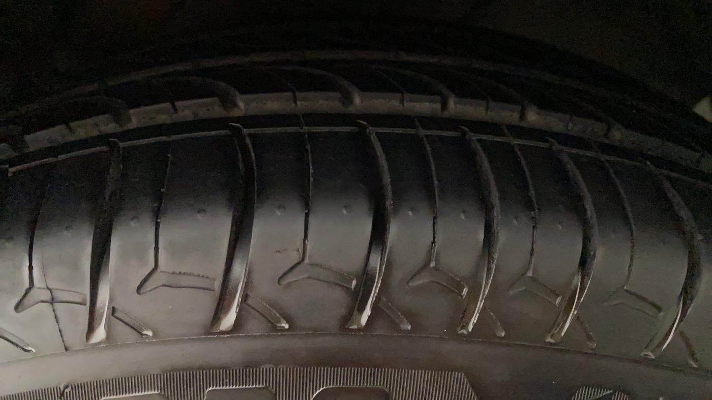 2018 Maruti Ciaz ZETA 1.4  MT PETROL, Petrol, Manual, 87,680 km, Left Rear Tyre Tread