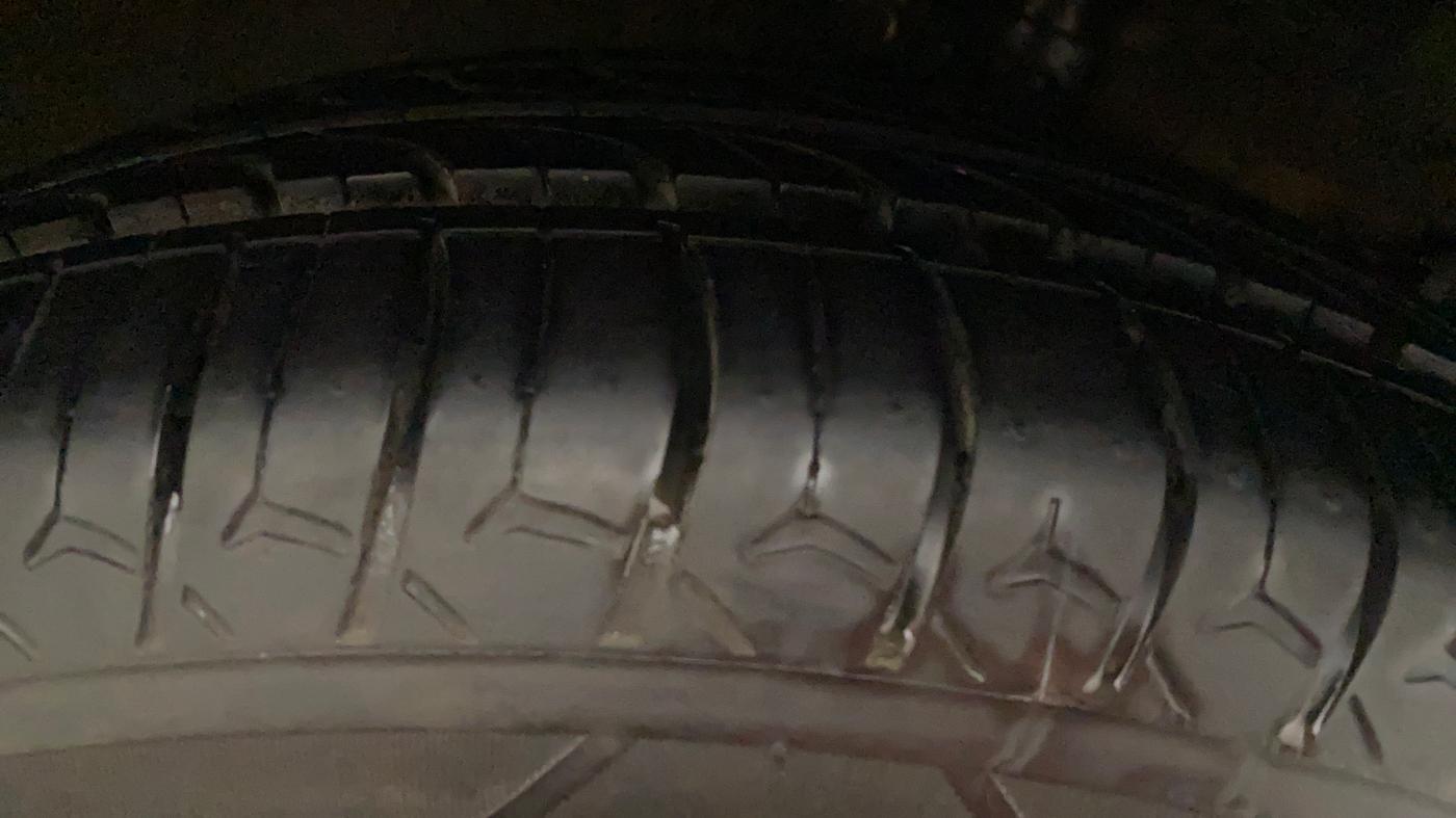 2018 Maruti Ciaz ZETA 1.4  MT PETROL, Petrol, Manual, 87,680 km, Right Rear Tyre Tread