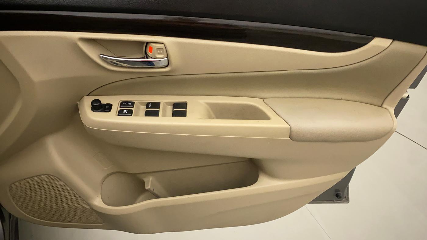 2018 Maruti Ciaz ZETA 1.4  MT PETROL, Petrol, Manual, 87,680 km, Driver Side Door Panels Control