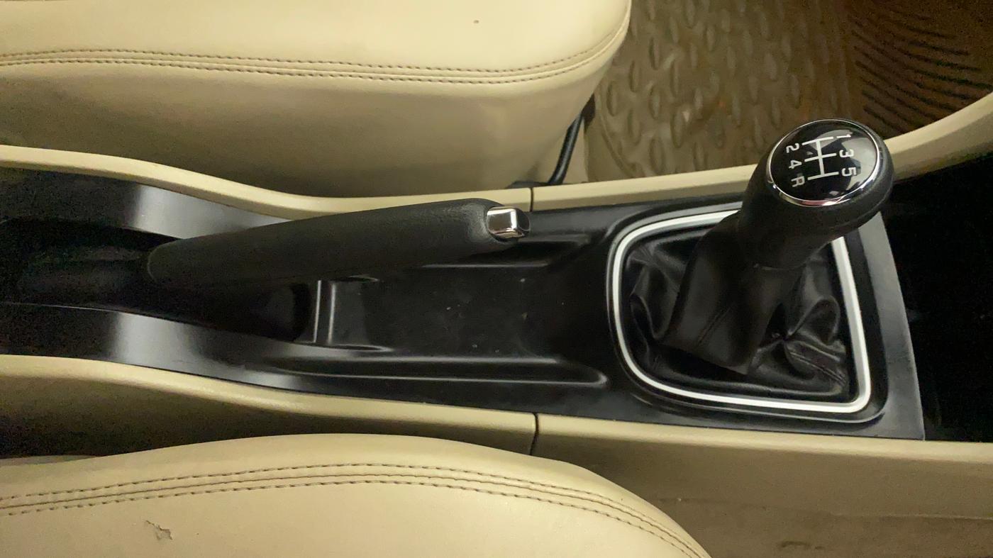 2018 Maruti Ciaz ZETA 1.4  MT PETROL, Petrol, Manual, 87,680 km, Gear Lever