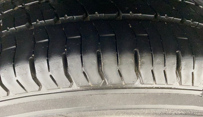 2016 Tata Tiago XT PETROL, Petrol, Manual, 63,782 km, Right Rear Tyre Tread