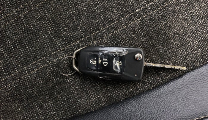 2016 Tata Tiago XT PETROL, Petrol, Manual, 63,782 km, Key Close Up
