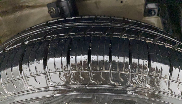 2013 Maruti Swift VXI, Petrol, Manual, 43,415 km, Right Front Tyre Tread