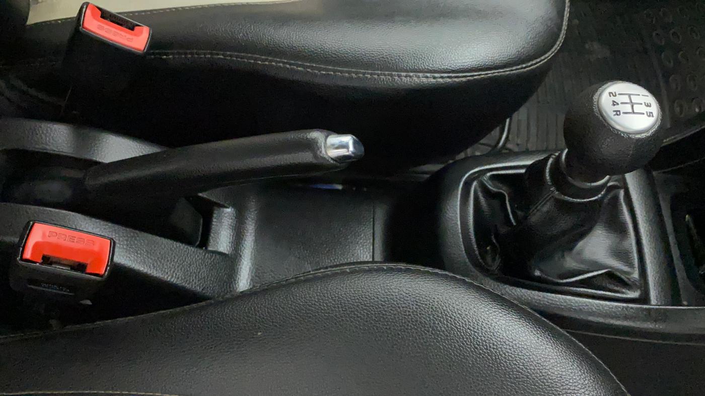 2013 Maruti Swift VXI, Petrol, Manual, 43,415 km, Gear Lever