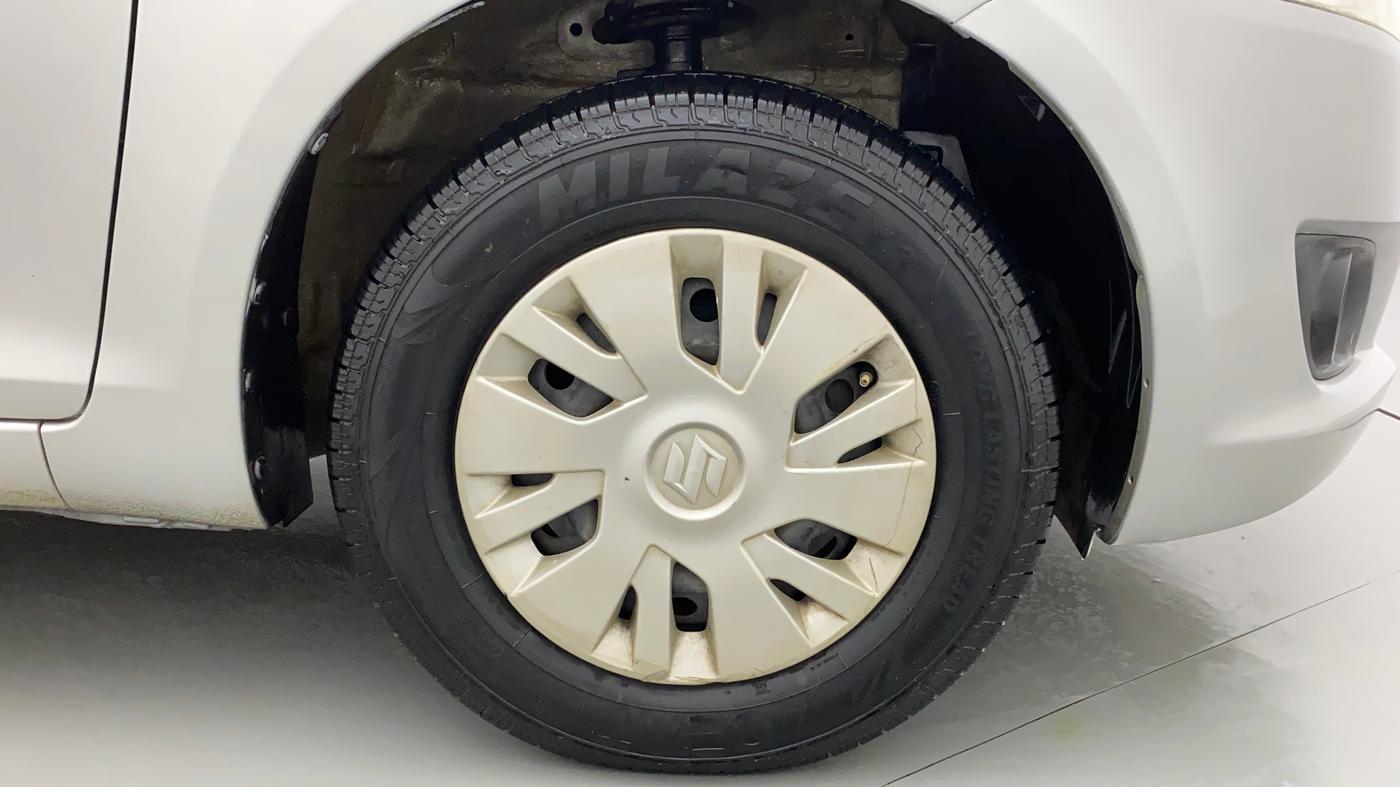 2013 Maruti Swift VXI, Petrol, Manual, 43,415 km, Right Front Wheel