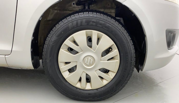 2013 Maruti Swift VXI, Petrol, Manual, 43,415 km, Right Front Wheel