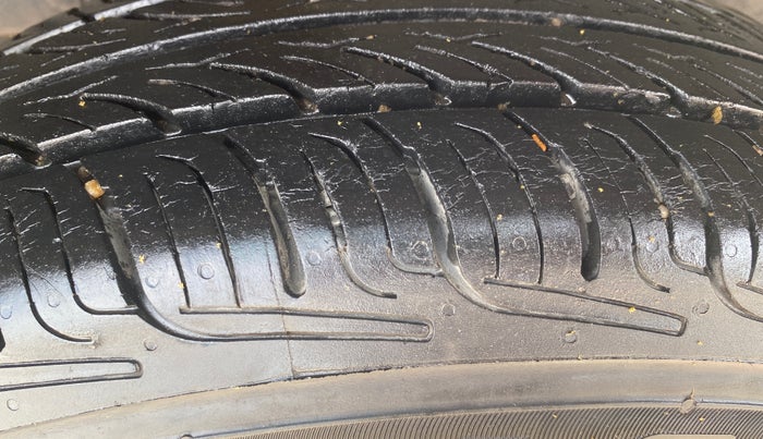 2013 Maruti Swift VDI, Diesel, Manual, 87,232 km, Right Rear Tyre Tread