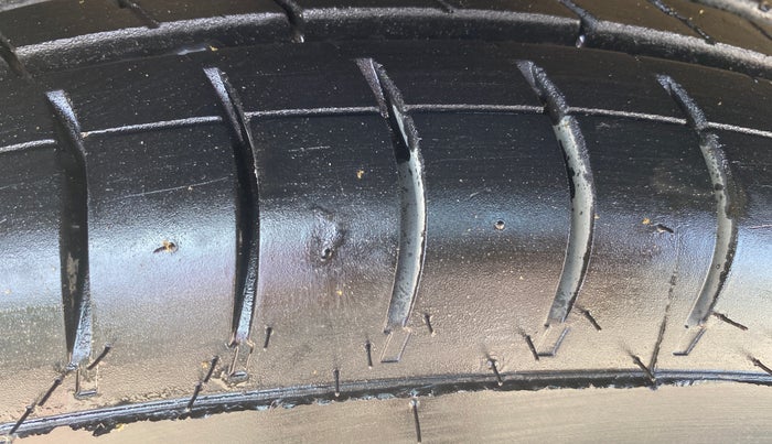 2013 Maruti Swift VDI, Diesel, Manual, 87,232 km, Left Front Tyre Tread