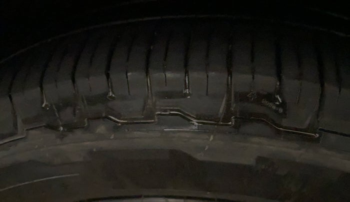 2023 Mahindra XUV700 AX 7 LUXURY D AWD AT 7 STR, Diesel, Automatic, 76,365 km, Left Rear Tyre Tread