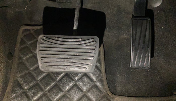 2023 Mahindra XUV700 AX 7 LUXURY D AWD AT 7 STR, Diesel, Automatic, 76,365 km, Pedals