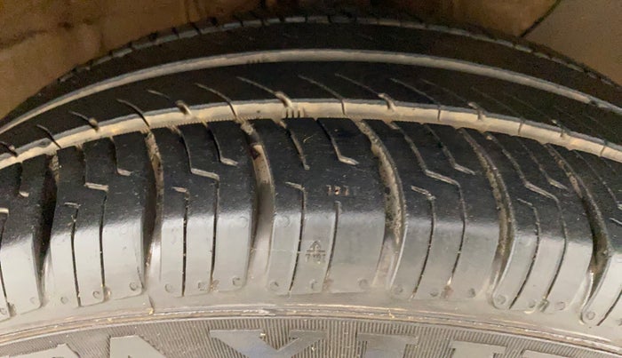 2018 Hyundai Verna 1.4 EX PETROL, Petrol, Manual, 70,838 km, Right Front Tyre Tread