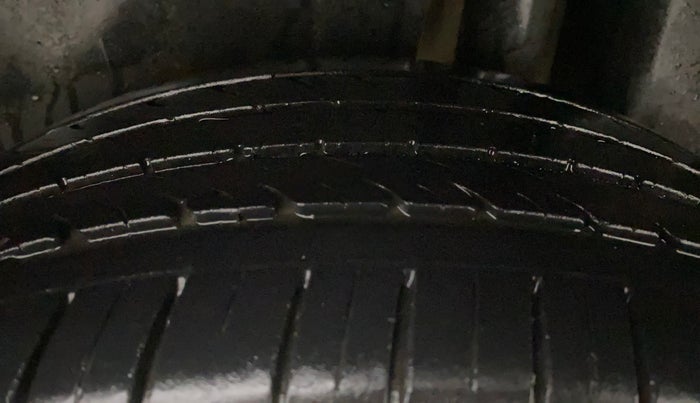 2021 Maruti Ciaz ALPHA  AT 1.5 SHVS PETROL, Petrol, Automatic, 80,048 km, Left Rear Tyre Tread