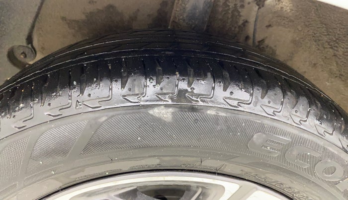 2021 Hyundai AURA SX 1.2, Petrol, Manual, 74,307 km, Right Rear Tyre Tread