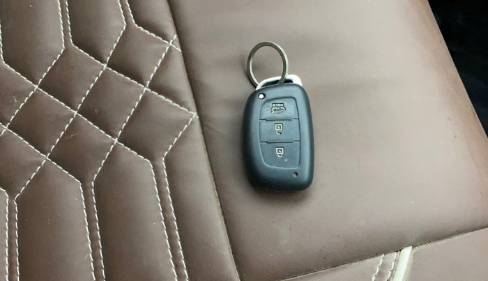 2021 Hyundai AURA SX 1.2, Petrol, Manual, 74,307 km, Key Close Up