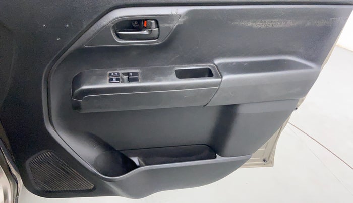 2019 Maruti New Wagon-R LXI CNG 1.0 L, CNG, Manual, 50,620 km, Driver Side Door Panels Control