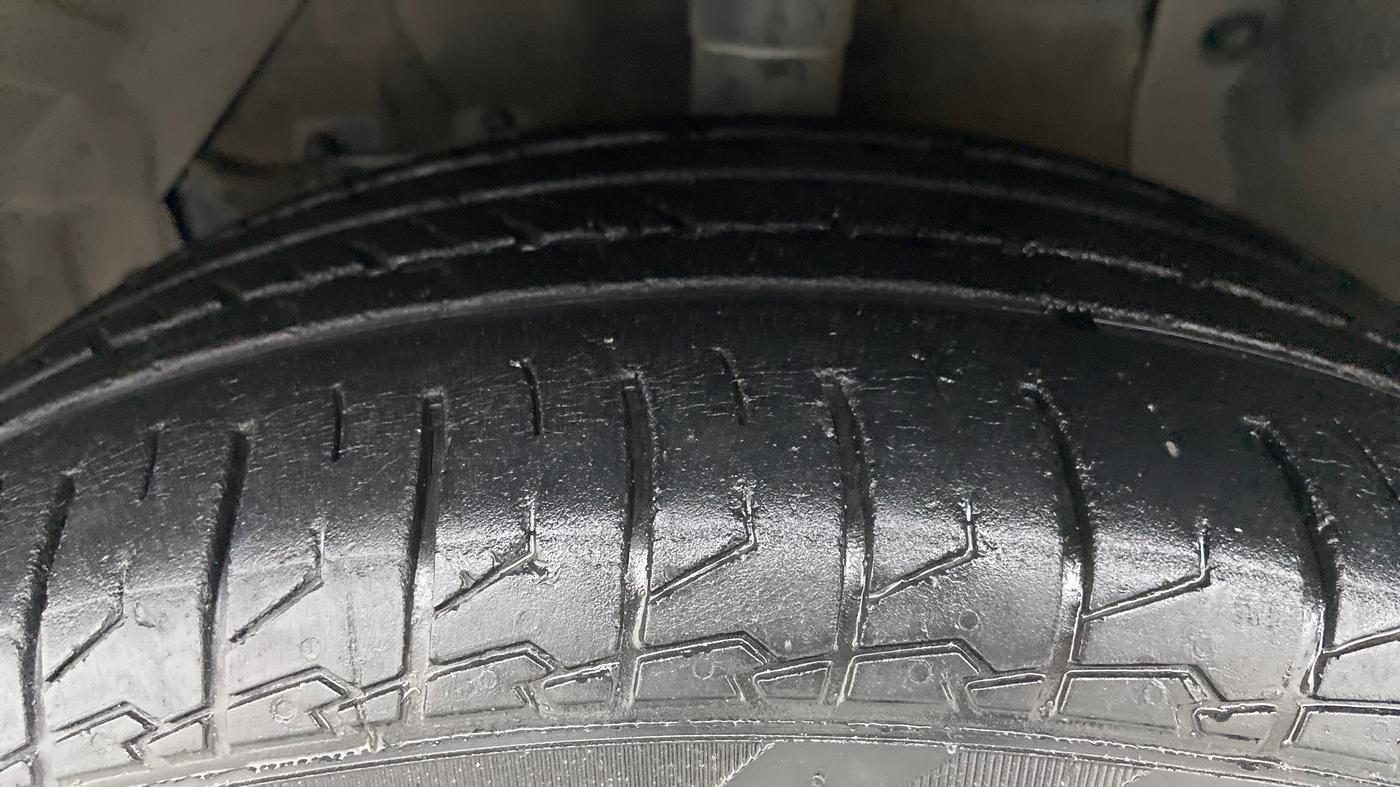 2020 Maruti S Cross ALPHA AT1.5, Petrol, Automatic, 27,653 km, Left Front Tyre Tread