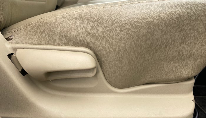 2017 Maruti Ertiga VXI ABS, Petrol, Manual, 38,752 km, Driver Side Adjustment Panel
