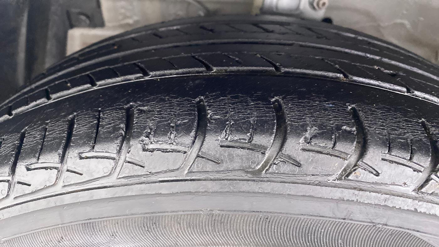 2017 Maruti Ertiga VXI ABS, Petrol, Manual, 38,752 km, Left Front Tyre Tread