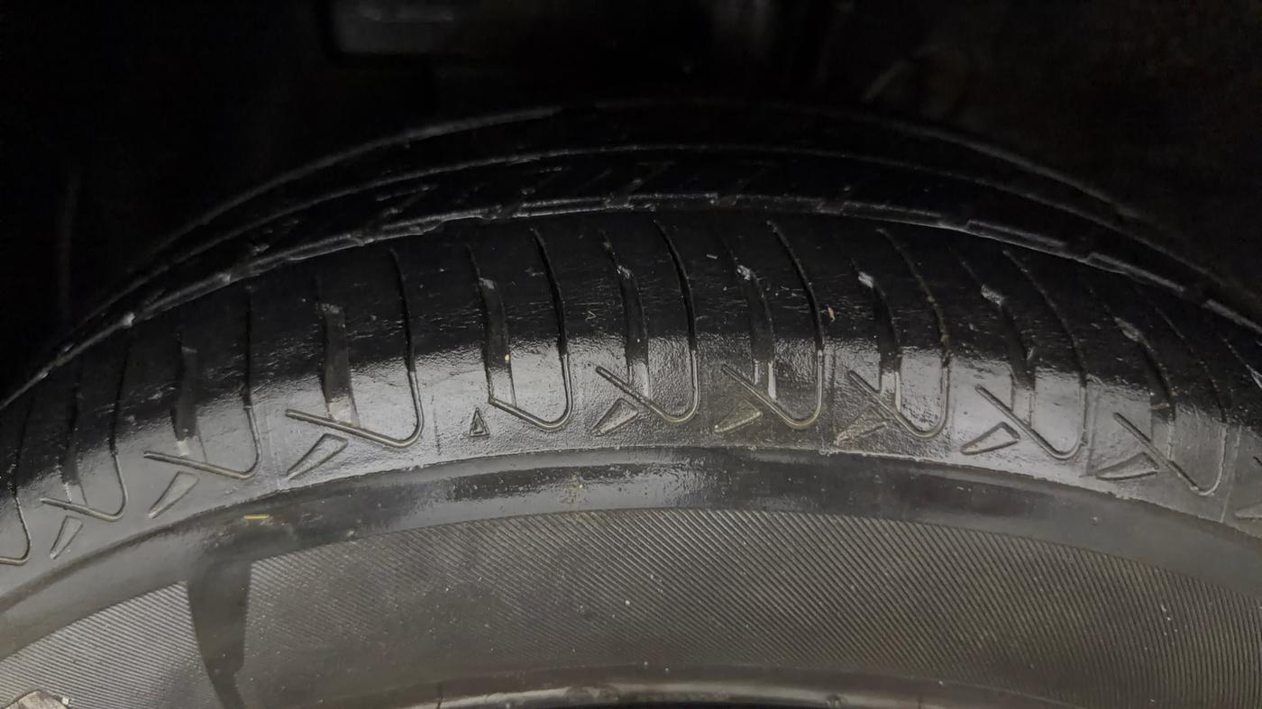 2022 Hyundai VENUE S 1.2, Petrol, Manual, 73,770 km, Left Front Tyre Tread