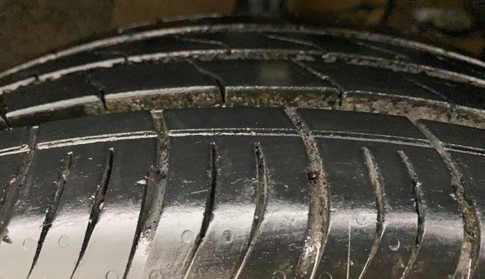 2023 Maruti BREZZA VXI SMART HYBRID, Petrol, Manual, 5,429 km, Right Front Tyre Tread