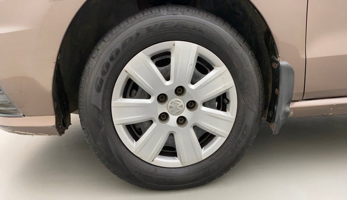2017 Volkswagen Ameo TRENDLINE 1.5L, Diesel, Manual, 1,03,568 km, Left Front Wheel
