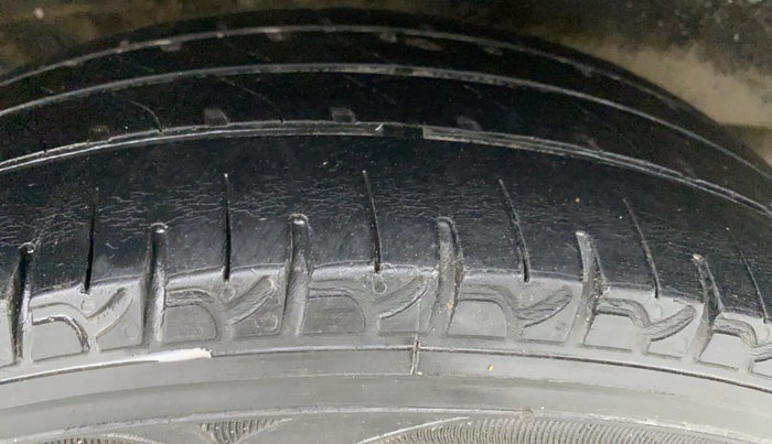 2013 Maruti Wagon R 1.0 VXI, Petrol, Manual, 62,153 km, Right Rear Tyre Tread