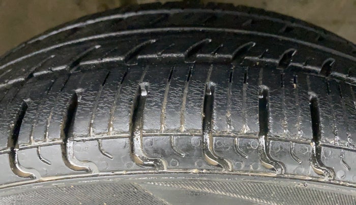 2013 Maruti Wagon R 1.0 VXI, Petrol, Manual, 62,153 km, Right Front Tyre Tread