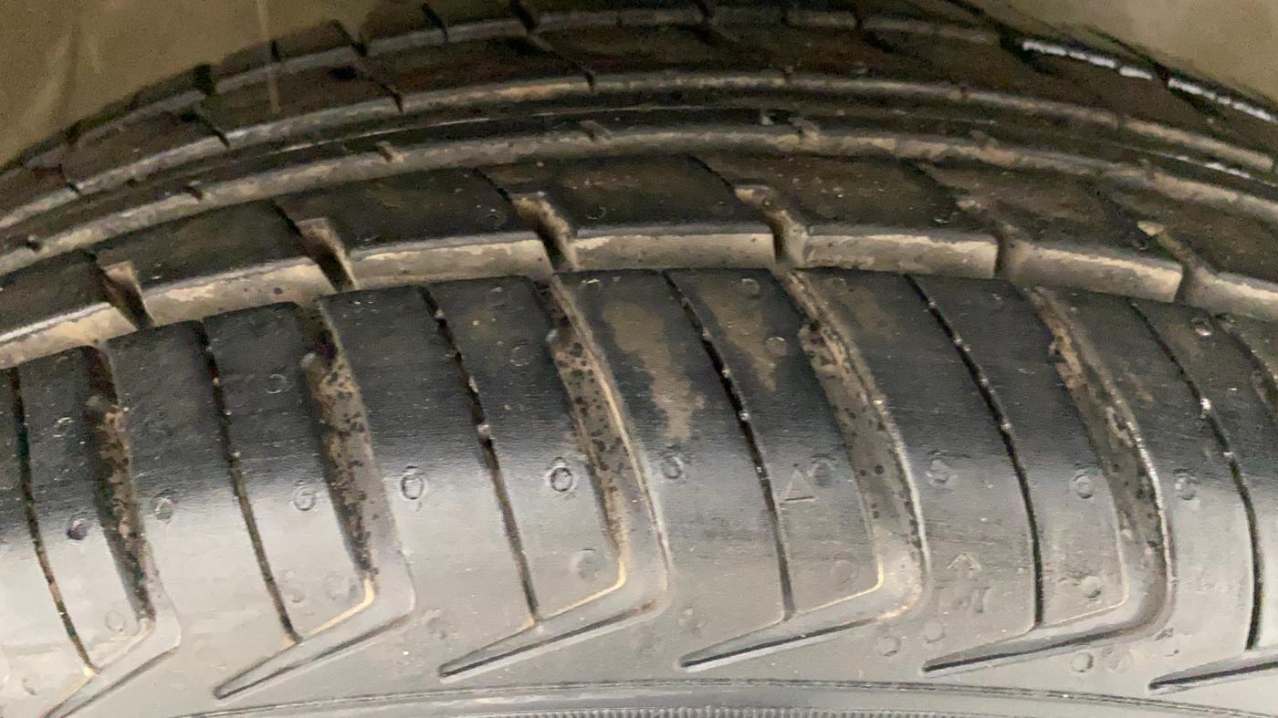 2017 Maruti Alto K10 VXI (O) AMT, Petrol, Automatic, 46,360 km, Right Front Tyre Tread