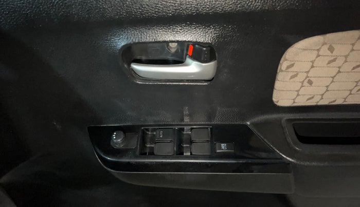 2017 Maruti Wagon R 1.0 VXI, Petrol, Manual, 31,953 km, Driver Side Door Panels Control