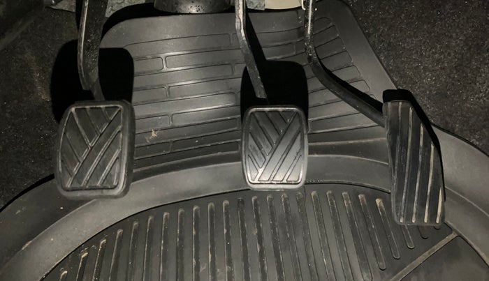 2017 Maruti Wagon R 1.0 VXI, Petrol, Manual, 31,953 km, Pedals