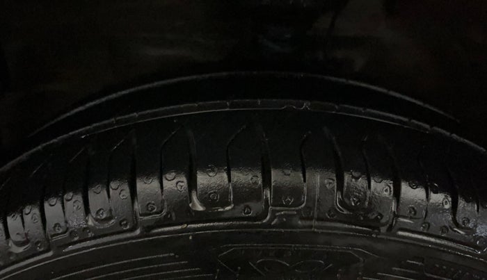 2017 Maruti Wagon R 1.0 VXI, Petrol, Manual, 31,953 km, Left Front Tyre Tread