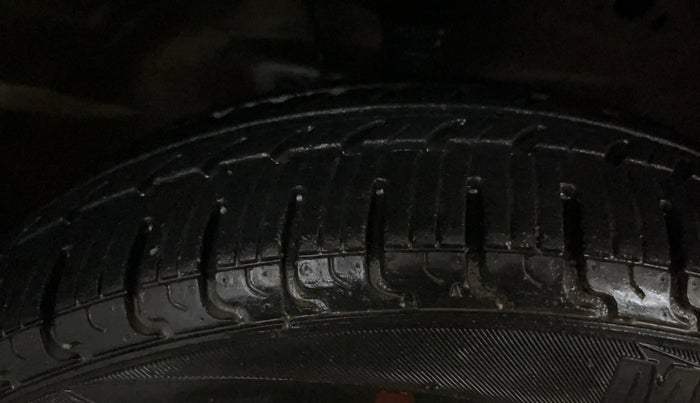 2017 Maruti Wagon R 1.0 VXI, Petrol, Manual, 31,953 km, Right Front Tyre Tread