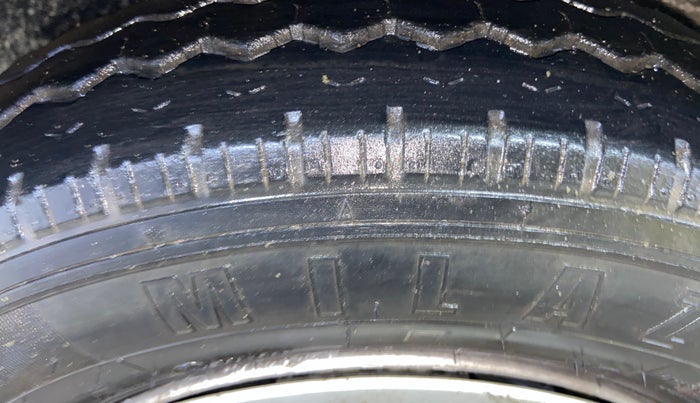 2021 Maruti Eeco 5 STR WITH A/C+HTR, CNG, Manual, 59,468 km, Left Front Tyre Tread