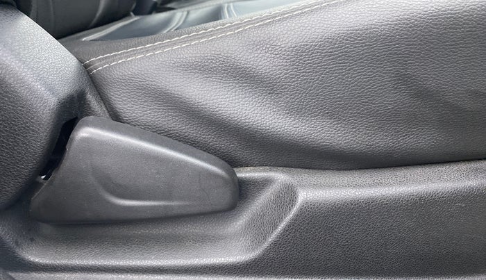 2017 Renault Kwid RXL, Petrol, Manual, 15,227 km, Driver Side Adjustment Panel
